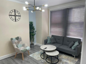Luxury London Home with Large Garden, London